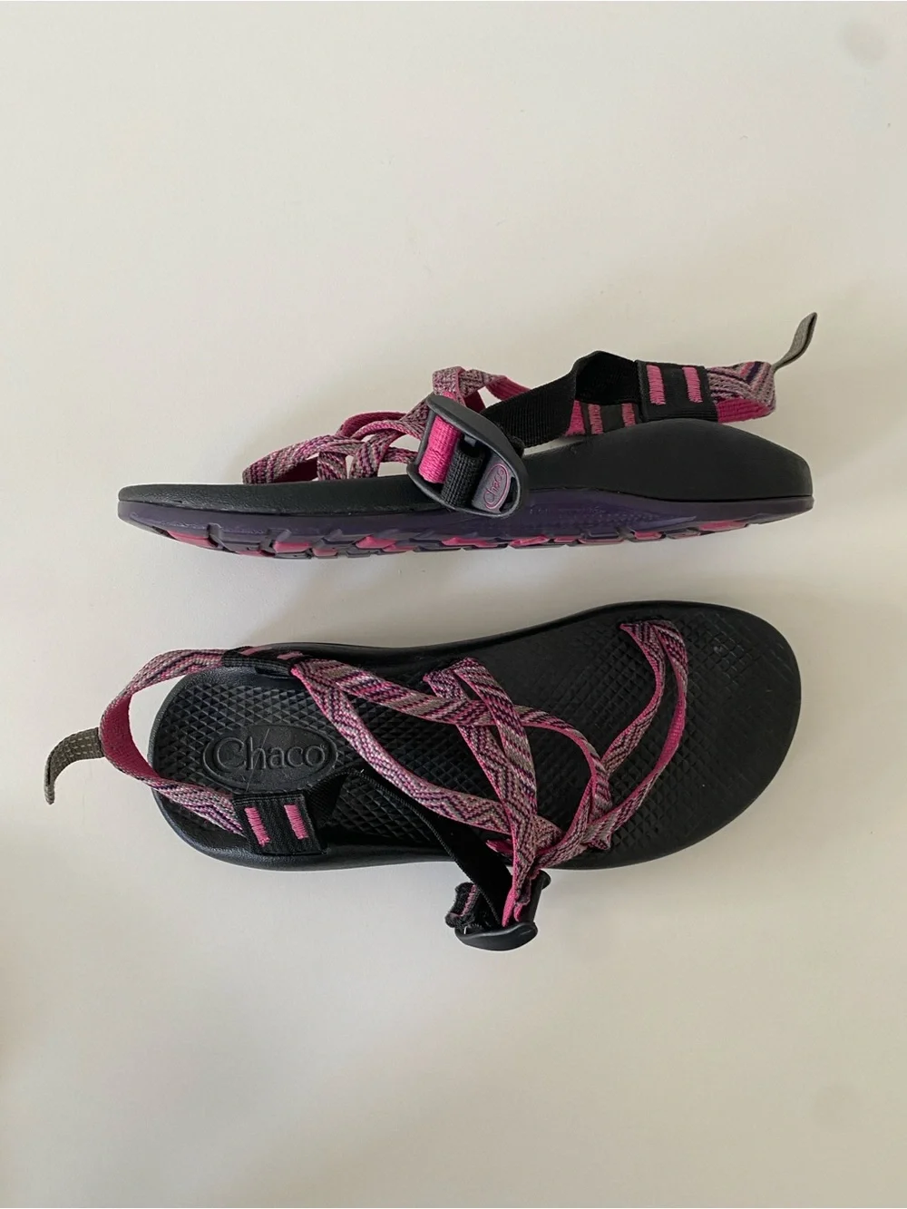 Chaco Kids ZX/2 Classic sandals in a fuchsia purple pattern SZ 5